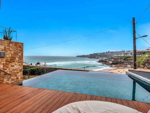 Tamarama Apartments - Accommodation Redcliffe 0
