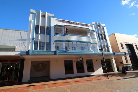 Tattersalls Hotel - Accommodation Redcliffe 0