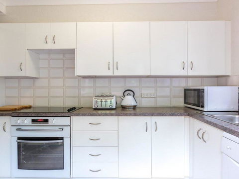 Tehidy Townhouse - Accommodation Redcliffe 2