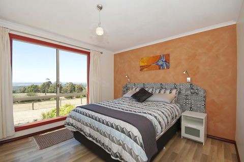 Tennessee Hill Cottage - Accommodation Redcliffe 1