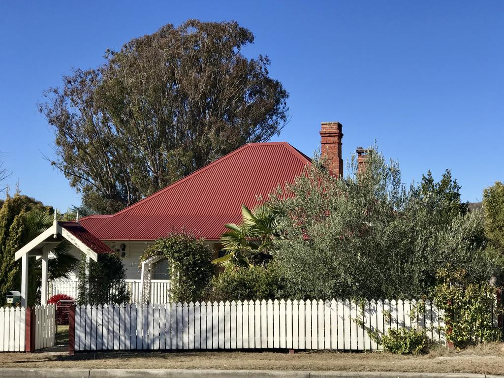 Tenterfield NSW Accommodation Redcliffe
