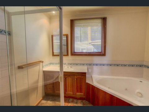 Tetleys - Accommodation Redcliffe 1