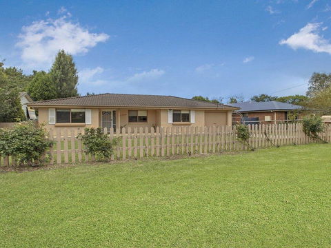That Pink House! - Comfortable Home Away From Home - Accommodation Redcliffe 0