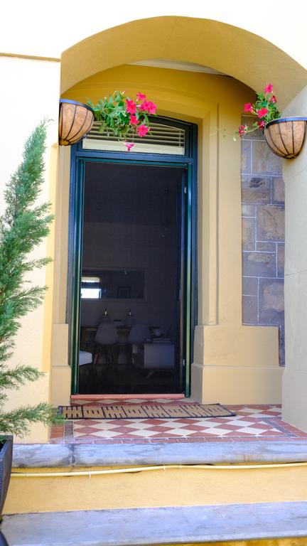 The 'Cloisters' Apartment At Albert Hall - Accommodation Redcliffe 3