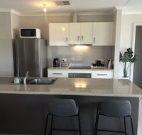 The Baltimore - Family Home Getaway - Accommodation Redcliffe