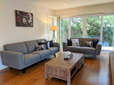 The Beach House - Accommodation Redcliffe 1