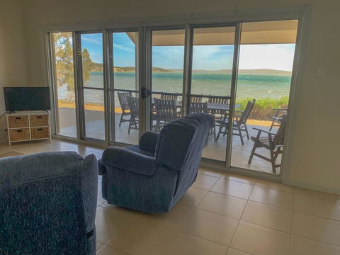 The Beach House - Accommodation Redcliffe 3