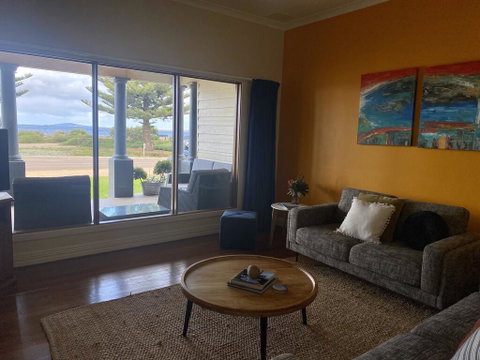 The Beach House & Villas - Accommodation Redcliffe 2
