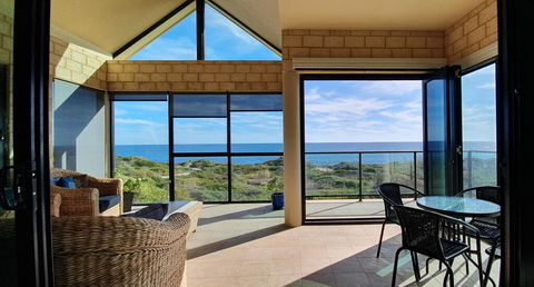 The Beach House - Port Bouvard - Accommodation Redcliffe 0