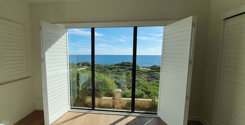 The Beach House - Port Bouvard - Accommodation Redcliffe 3
