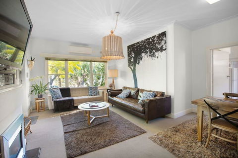 The Beach House Apartment - Accommodation Redcliffe 3
