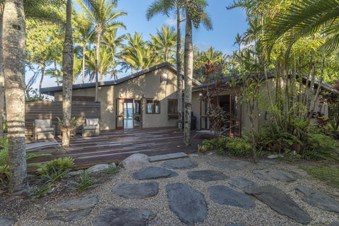 The Beach House On Newell - Accommodation Redcliffe 1