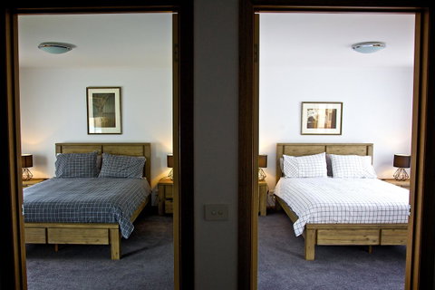 Penguin Beachfront Apartments - Accommodation Redcliffe 26