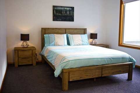 Penguin Beachfront Apartments - Accommodation Redcliffe 10