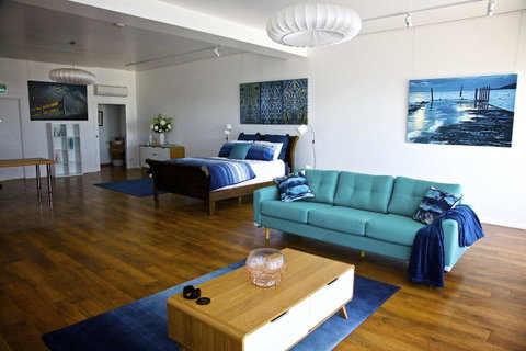 Penguin Beachfront Apartments - Accommodation Redcliffe 3