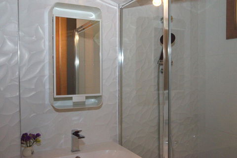 The Hobart Entrance - Accommodation Redcliffe 29