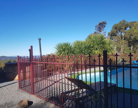 The Hobart Entrance - Accommodation Redcliffe 6