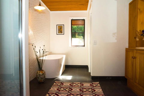The Hobart Entrance - Accommodation Redcliffe 26