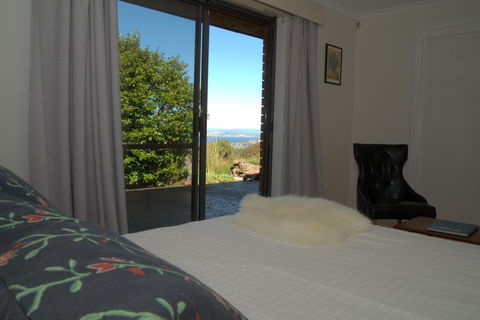 The Hobart Entrance - Accommodation Redcliffe 25