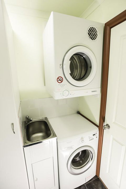 Larus Waterfront Cottage - Accommodation Redcliffe 11