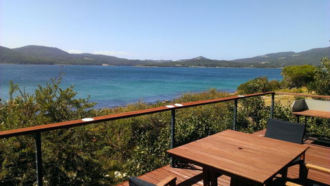 Larus Waterfront Cottage - Accommodation Redcliffe 12
