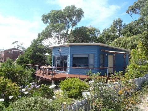 Larus Waterfront Cottage - Accommodation Redcliffe 1
