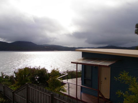 Larus Waterfront Cottage - Accommodation Redcliffe 2