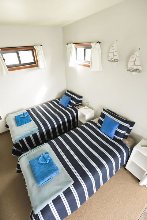 Larus Waterfront Cottage - Accommodation Redcliffe 6