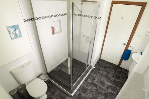 Larus Waterfront Cottage - Accommodation Redcliffe 10