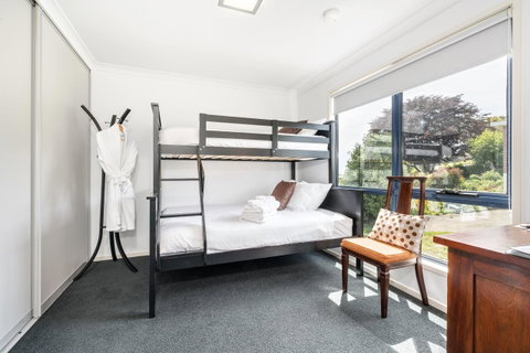 Madsen Retreat - Accommodation Redcliffe 5