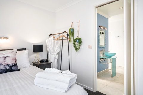 Madsen Retreat - Accommodation Redcliffe 26