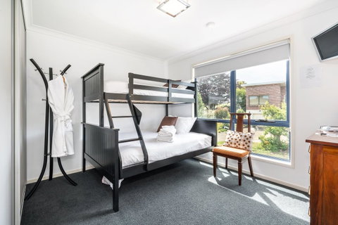 Madsen Retreat - Accommodation Redcliffe 19