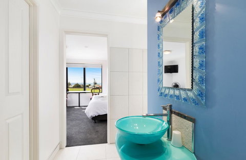 Madsen Retreat - Accommodation Redcliffe 34