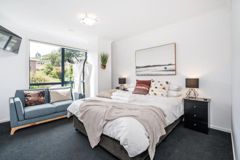 Madsen Retreat - Accommodation Redcliffe 6