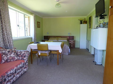 Quamby Pines Chalet - Accommodation Redcliffe 27