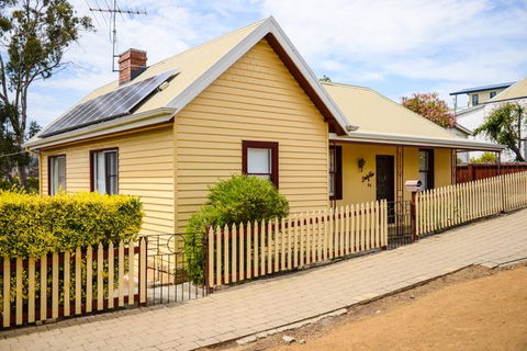 Bridge View Retreat - Accommodation Redcliffe 28