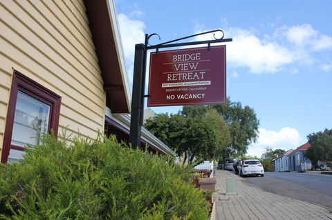 Bridge View Retreat - Accommodation Redcliffe 11