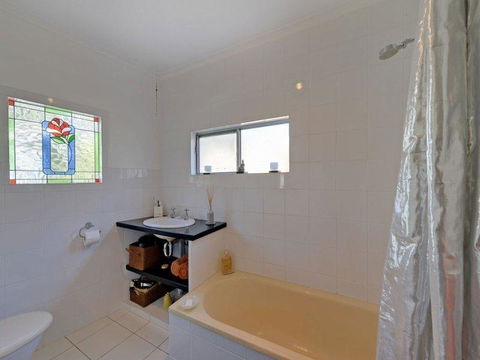 Bridge View Retreat - Accommodation Redcliffe 38