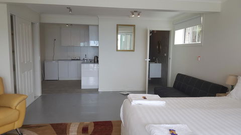 AppleBay Guest House - Accommodation Redcliffe 7