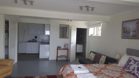 AppleBay Guest House - Accommodation Redcliffe 16
