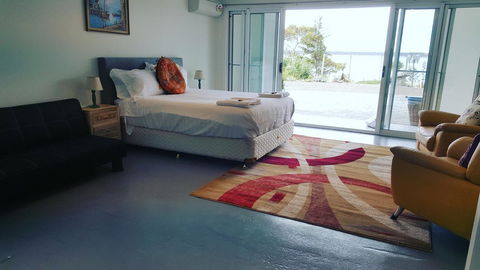 AppleBay Guest House - Accommodation Redcliffe 11