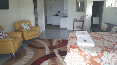 AppleBay Guest House - Accommodation Redcliffe 14