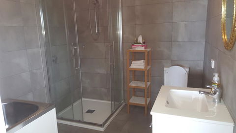 AppleBay Guest House - Accommodation Redcliffe 8