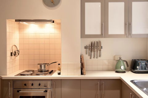 Lotus Gogh Apartment - Accommodation Redcliffe 9