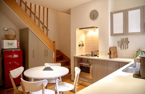 Lotus Gogh Apartment - Accommodation Redcliffe 8