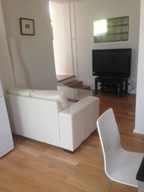 Hobart Colonial Apartment - Accommodation Redcliffe 6