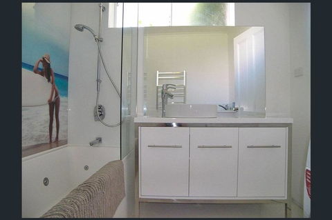 Hobart Colonial Apartment - Accommodation Redcliffe 2