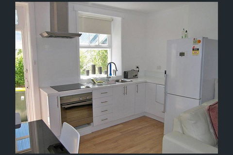 Hobart Colonial Apartment - Accommodation Redcliffe 0
