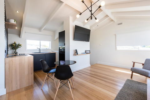 Litora Accommodation - Accommodation Redcliffe 10