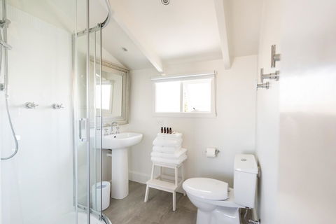 Litora Accommodation - Accommodation Redcliffe 12